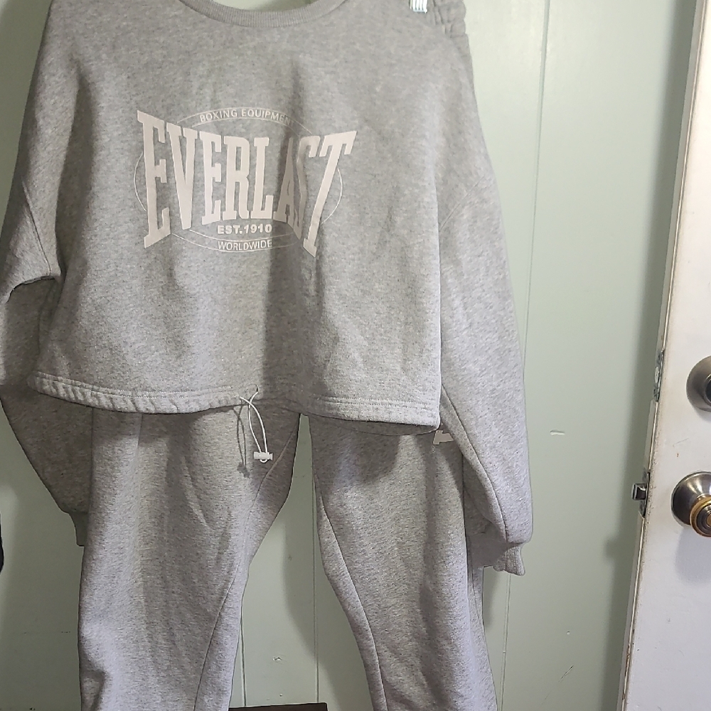 Everlast Gray Sweatshirt and Sweatpants Set